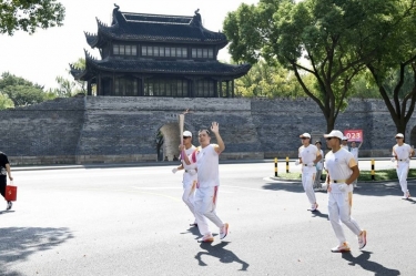 笑臉與熱情刷屏！這名火炬手是景興人！